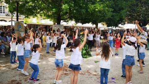 Aí ven o maio!